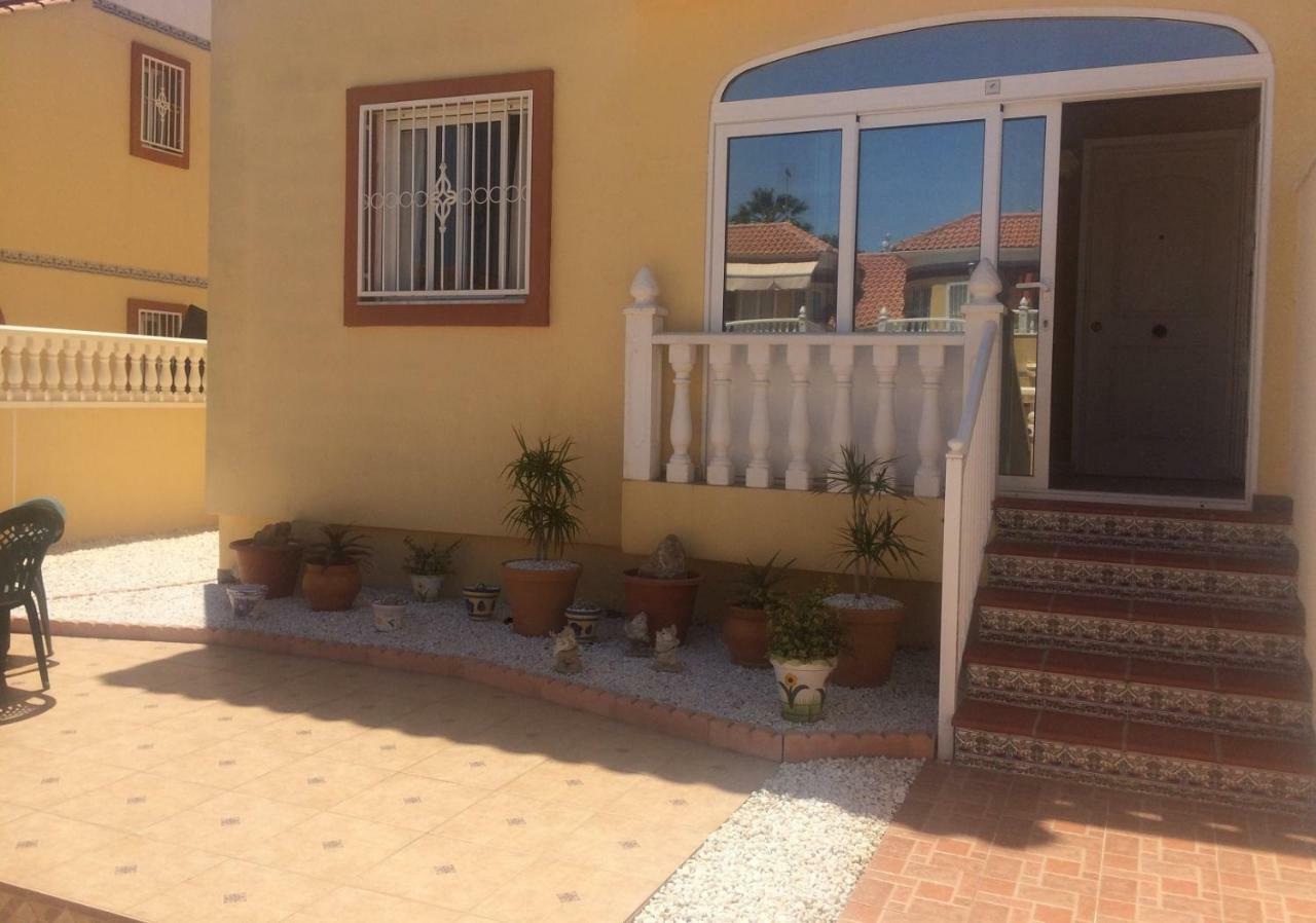 Torrevieja, La Torreta Ground Floor Apartment With Large Private Patio Garden Buitenkant foto