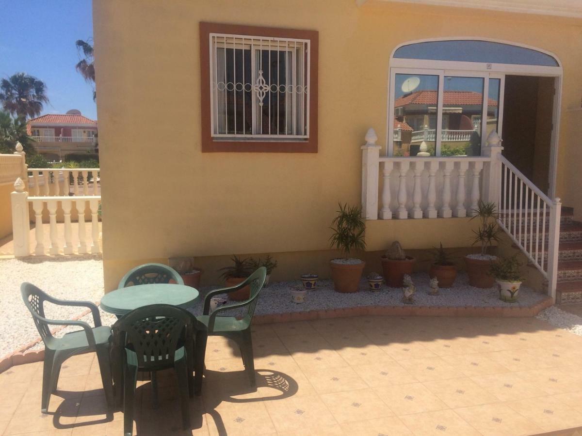 Torrevieja, La Torreta Ground Floor Apartment With Large Private Patio Garden Buitenkant foto